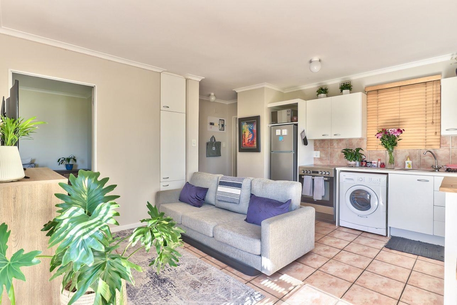 1 Bedroom Property for Sale in Vredehoek Western Cape